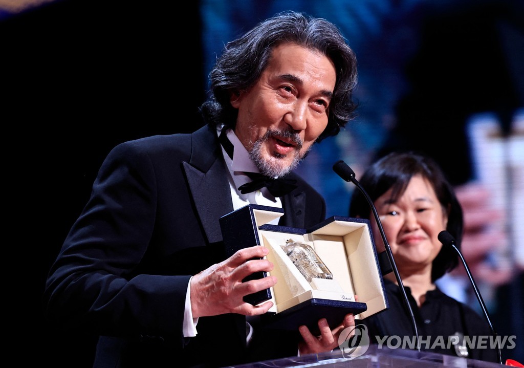 제76회 칸국제영화제에서 남우주연상을 받은 일본 배우 야쿠쇼 코지