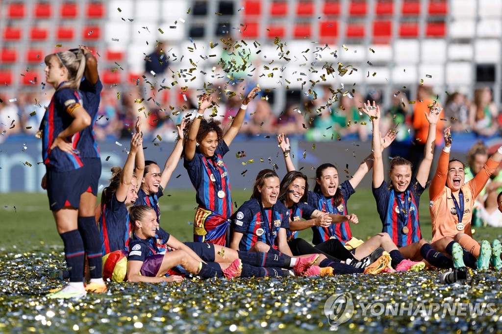기뻐하는 바르셀로나 여자축구팀 선수들