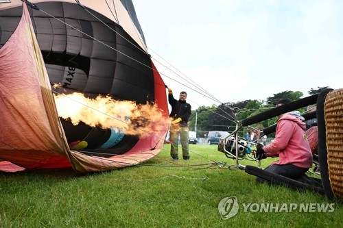 '열기 가득 담아'…영국 버밍엄 미들랜즈 에어 페스티벌