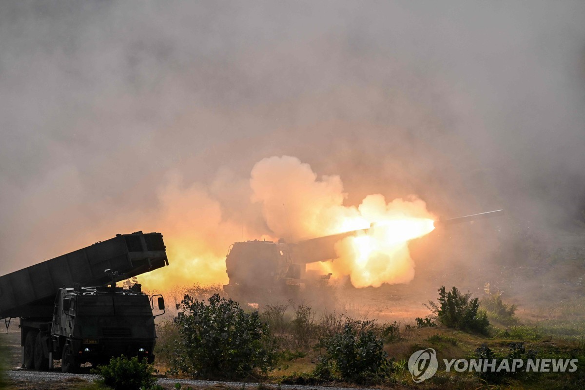 미군 고속기동포병로켓시스템(HIMARS·하이마스) 발사 훈련 장면