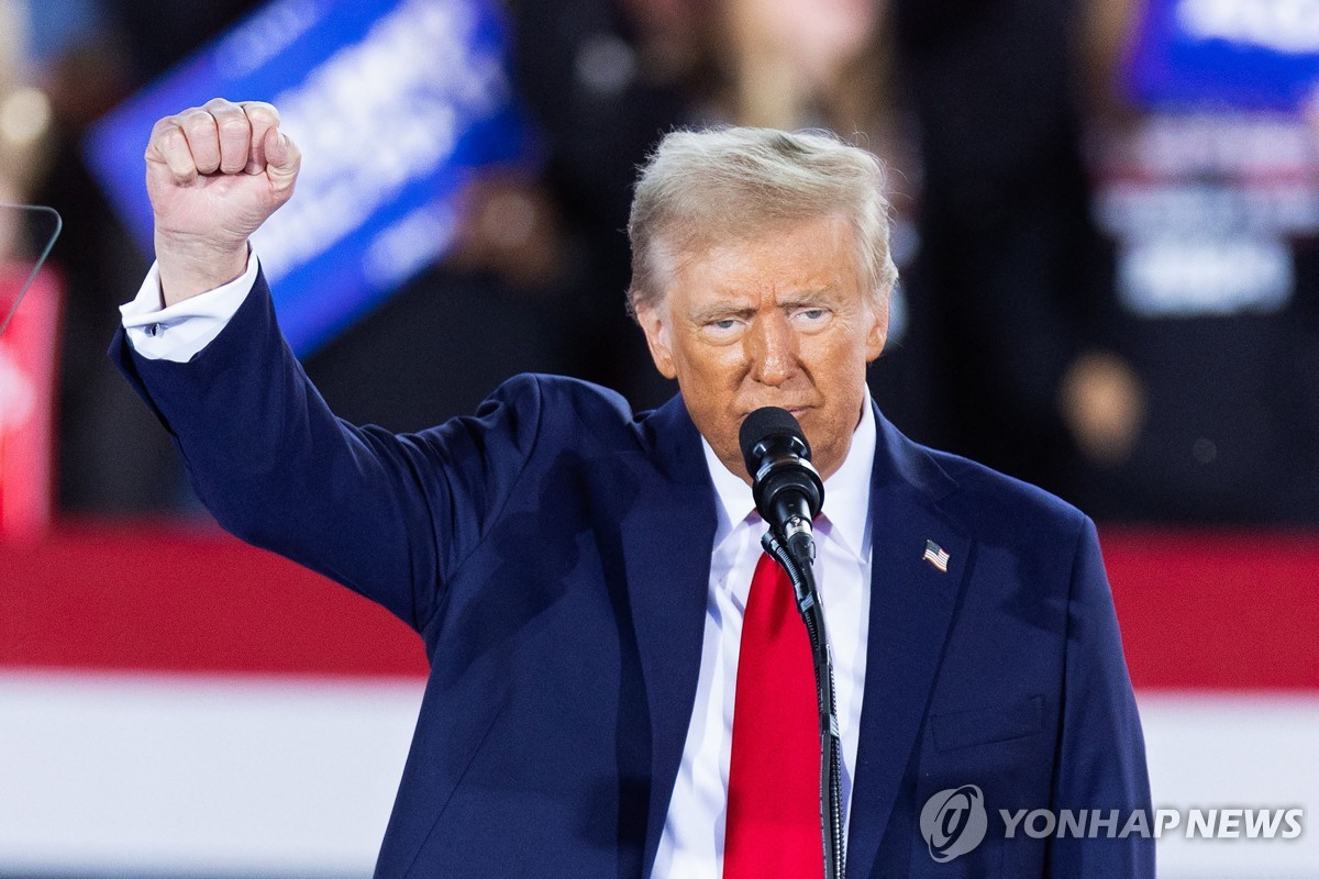 Former U.S. President Donald Trump raises his fist as he speaks during a campaign rally at J.S. Dorton Arena in Raleigh, North Carolina, on Nov. 4, 2024, in this photo released by AFP. (Yonhap)