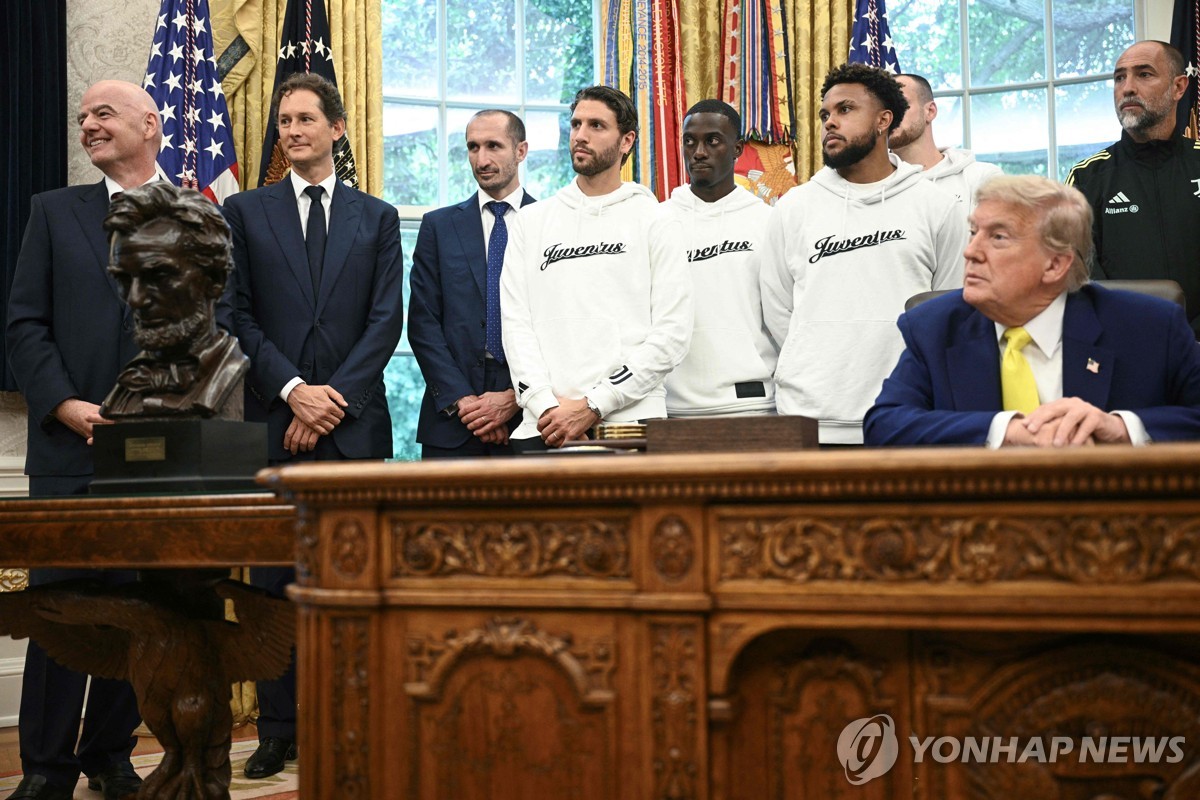트럼프, 유벤투스 선수들에 황당 질문 "여자도 뛸 수 있나?"