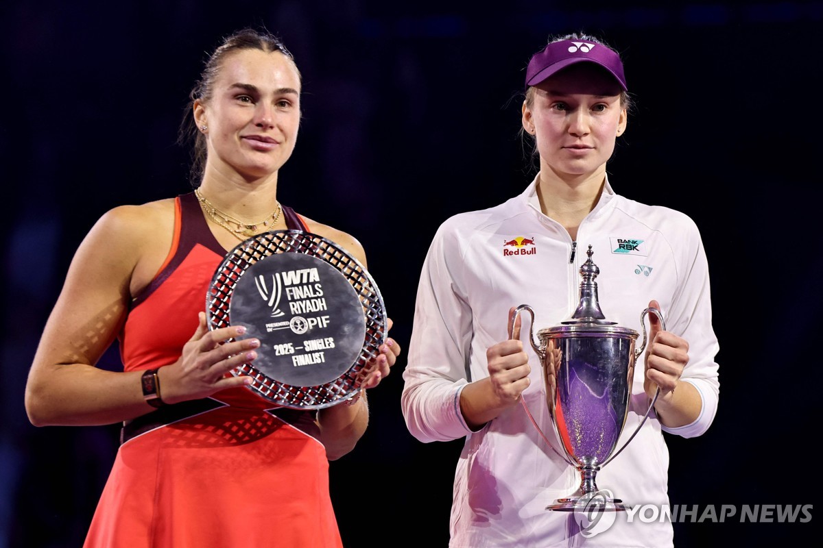 리바키나(오른쪽)와 사발렌카