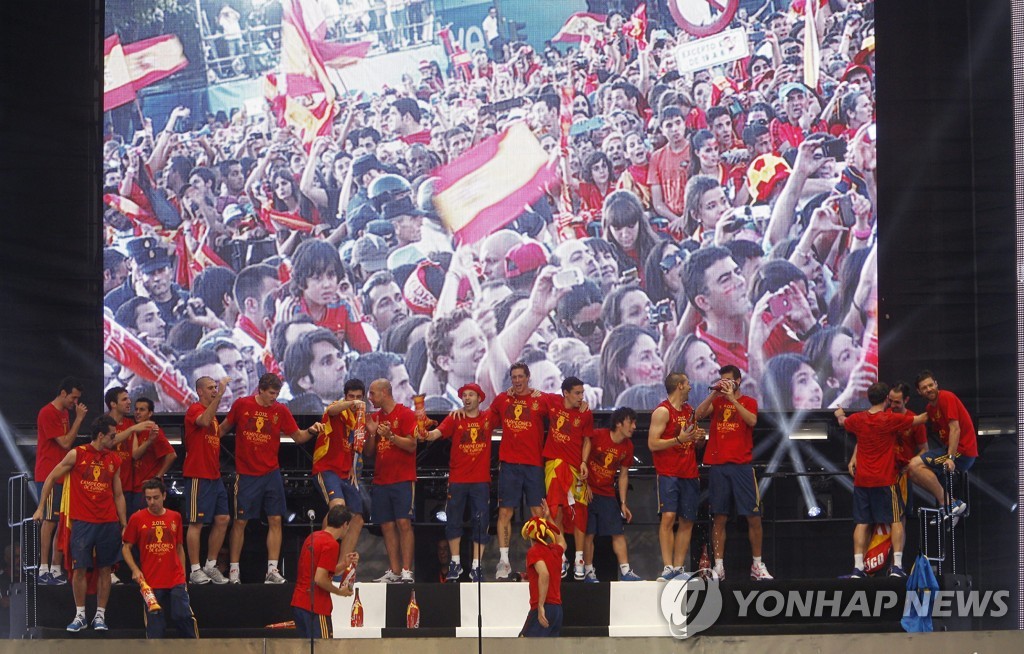 유로 2012 우승 행사를 펼치는 스페인 축구 대표팀 선수들