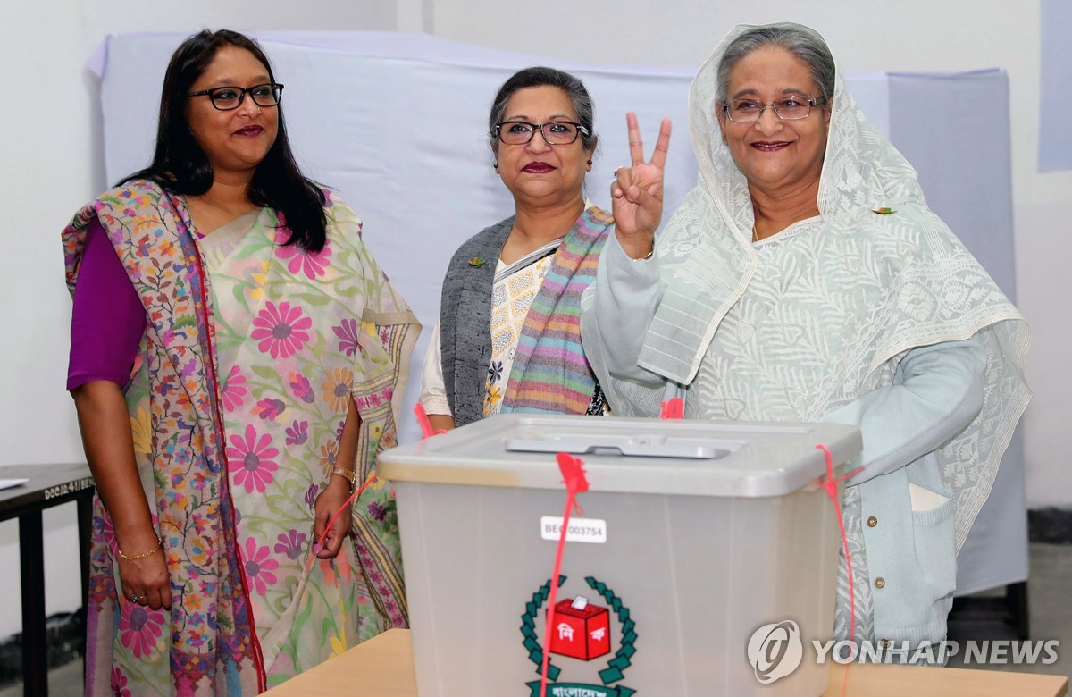 셰이크 하시나 방글라데시 총리(오른쪽)와 딸 사이마 와제드(왼쪽)