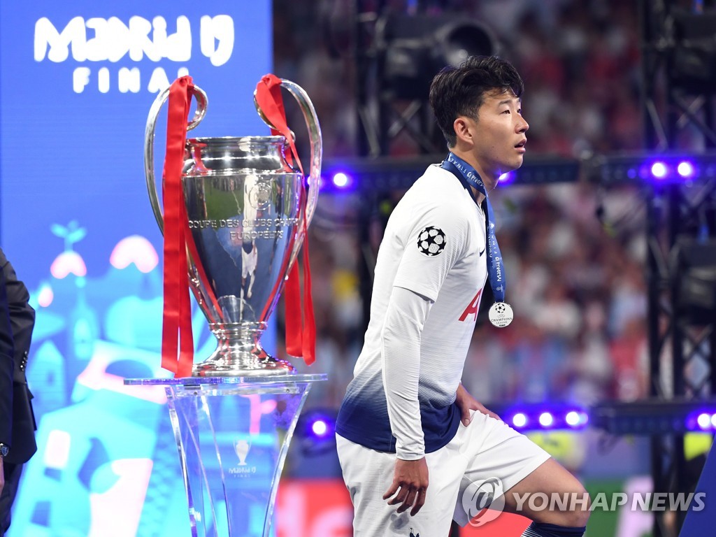 들지 못한 UCL 우승컵 