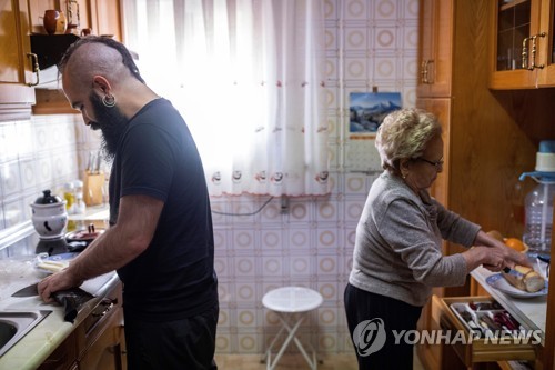 스페인, 성평등 위해 가사노동 시간기록 앱 개발 중