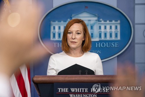 (워싱턴 EPA=연합뉴스) 젠 사키 미국 백악관 대변인이 현지시간 6일 백악관에서 열린 기자회견에서 언론의 질문에 답하고 있다.