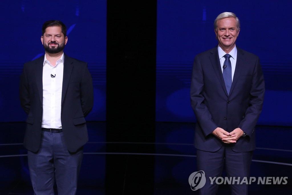 칠레 대선 후보 보리치(왼쪽)과 카스트