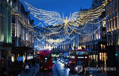 런던 시내 성탄절 전날 모습