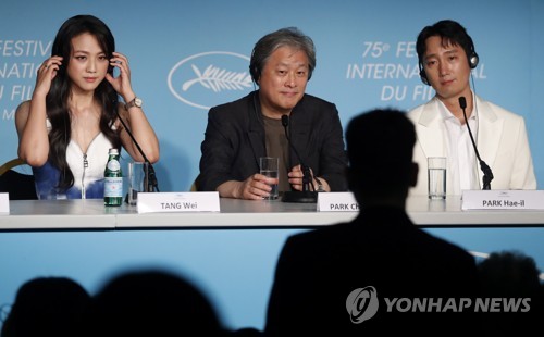In this EPA photo, South Korean director Park Chan-wook (C) and cast members Park Hae-il (R) and Tang Wei (L) attend a press conference for "Decision to Leave" at the 75th Cannes Film Festival, in Cannes, France, on May 24, 2022. (Yonhap)