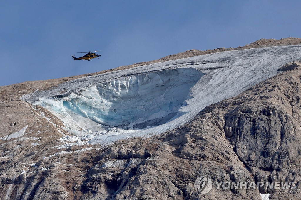 폭염에 무너진 이탈리아 돌로미티 빙하…"등반객 덮쳐 6명 사망" 