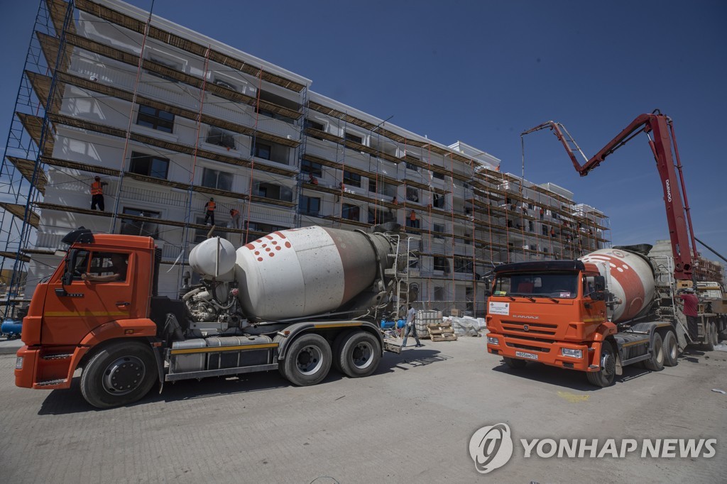 ′러 점령′ 우크라 마리우폴에 들어서는 대단지 아파트