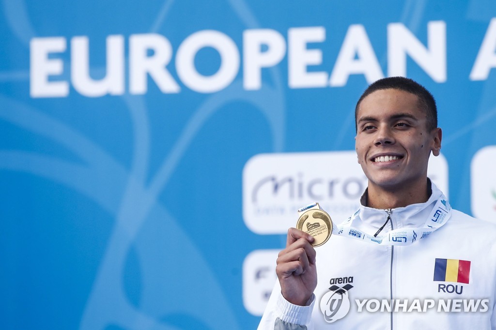유럽수영선수권대회 남자 자유형 200ｍ에서 1분42초97의 세계주니어신기록으로 우승한 다비드 포포비치. [EPA=연합뉴스] 