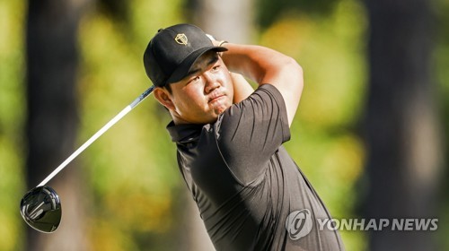 In this EPA photo, Kim Joo-hyung of South Korea tees off on the seventh hole during a practice round for the Presidents Cup at Quail Hollow Club in Charlotte, North Carolina, on Sept. 20, 2022. (Yonhap)