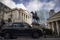 영국, 논란에도 감세 정책 고수…런던 증시 1.8% 하락