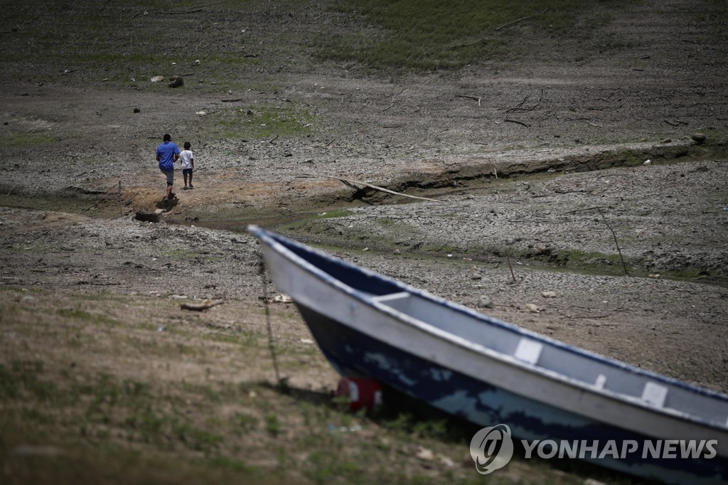 지난 4월 바짝 마른 파나마 알라후엘라 호수 