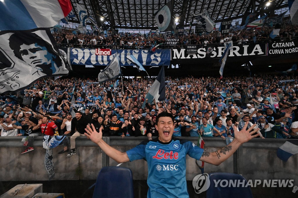 In this EPA file photo from May 7, 2023, Kim Min-jae of Napoli celebrates with fans after a 1-0 win over ACF Fiorentina at Stadio Diego Armando Maradona in Naples, Italy. (Yonhap)