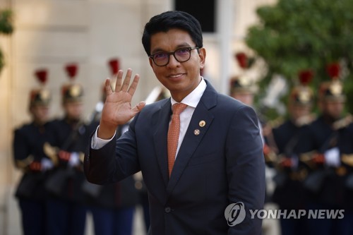 마다가스카르 대통령 비서실장 뇌물요구 혐의로 영국서 기소