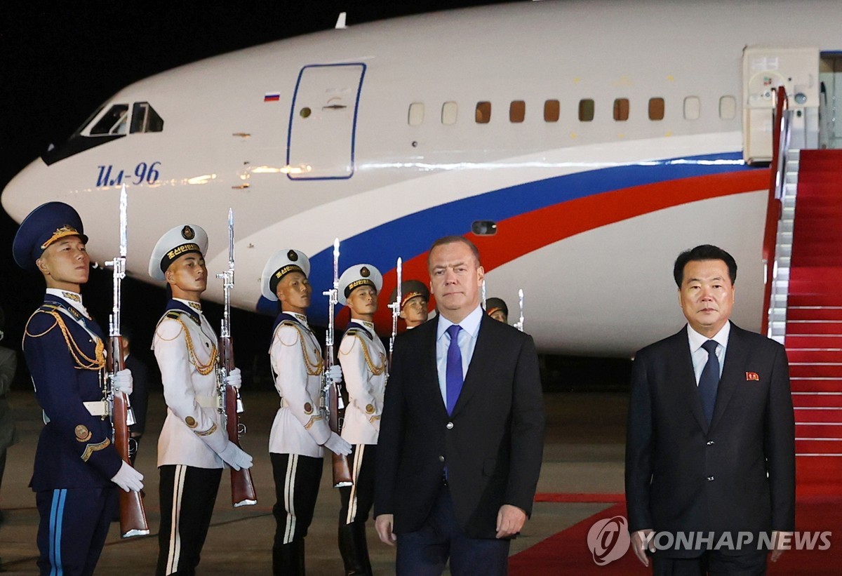 (2nd LD) Key Russian, Chinese officials arrive in N. Korea ahead of major anniv.