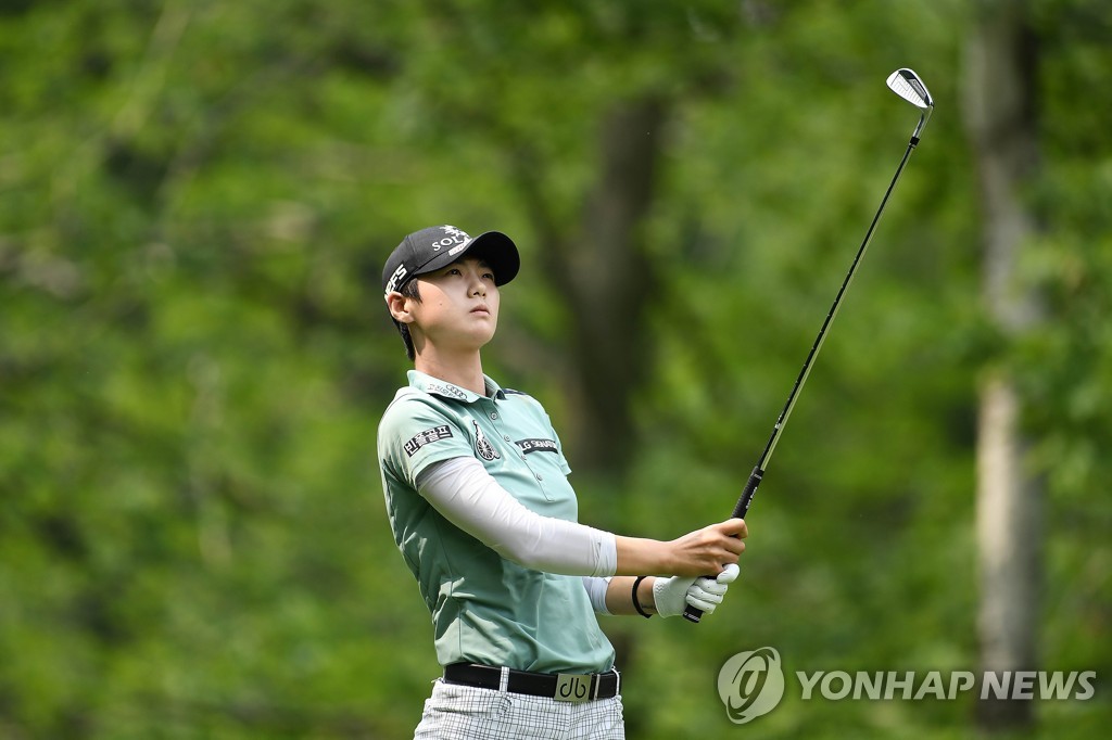 In this Getty Images file photo from July 7, 2019, Park Sung-hyun of South Korea watches her shot at the second hole during the final round of the Thornberry Creek LPGA Classic at Thornberry Creek at Oneida, Wisconsin. (Yonhap)