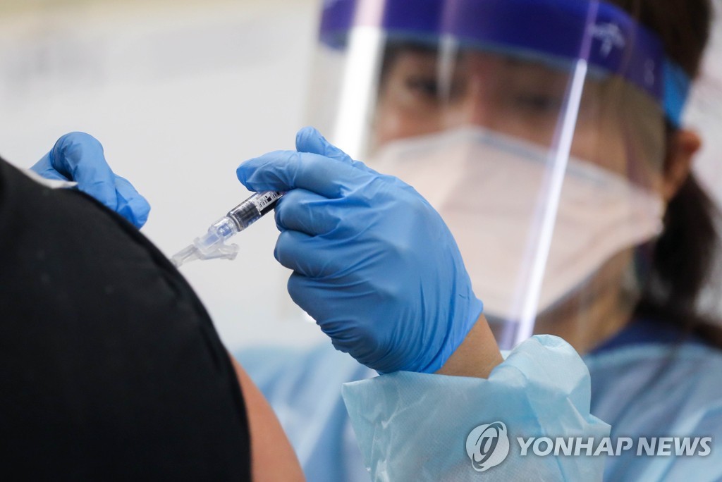 작년 10월 독감 백신 접종 [AFP/게티이미지=연합뉴스, 자료사진]