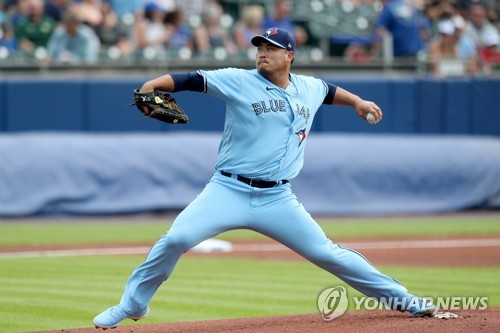 Blue Jays' Ryu Hyun-jin inspired by thriving teammate to shake