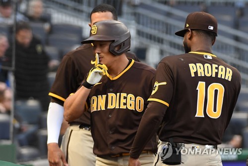 As only active S. Korean big leaguer, Padres' Kim Ha-seong showing life at  plate