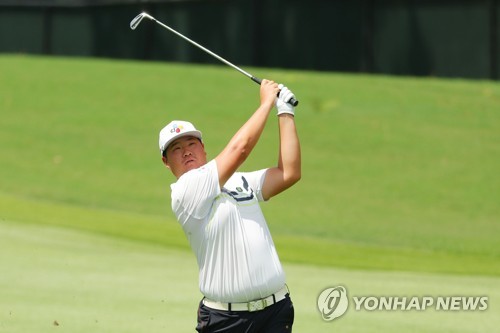 In this Getty Images photo, Im Sung-jae of South Korea hits a shot on the first hole during the final round of the Tour Championship at East Lake Golf Club in Atlanta on Aug. 28, 2022. (Yonhap)