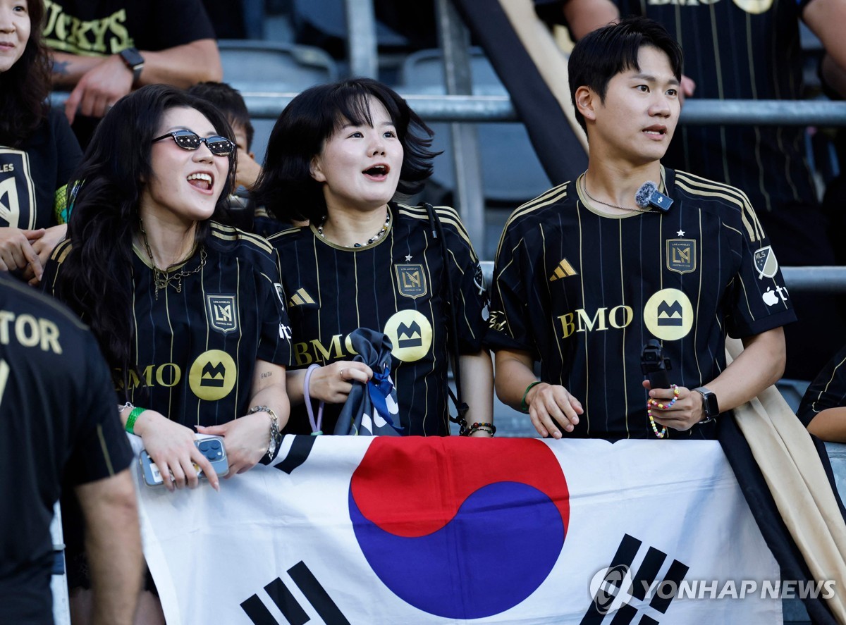 LAFC 홈경기에서 손흥민 응원하는 팬들