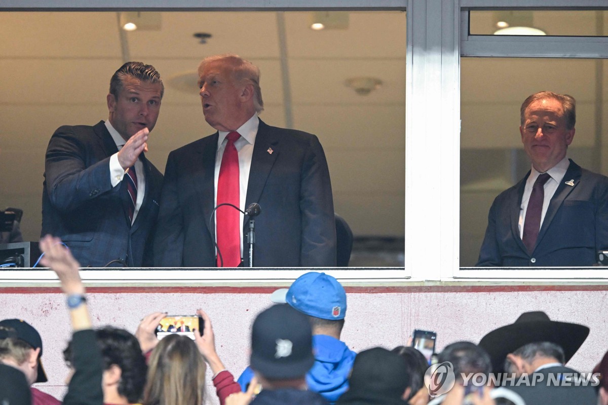 美 NFL 관람한 트럼프, 고교시절 회상하며 "나도 풋볼 좋아했다"