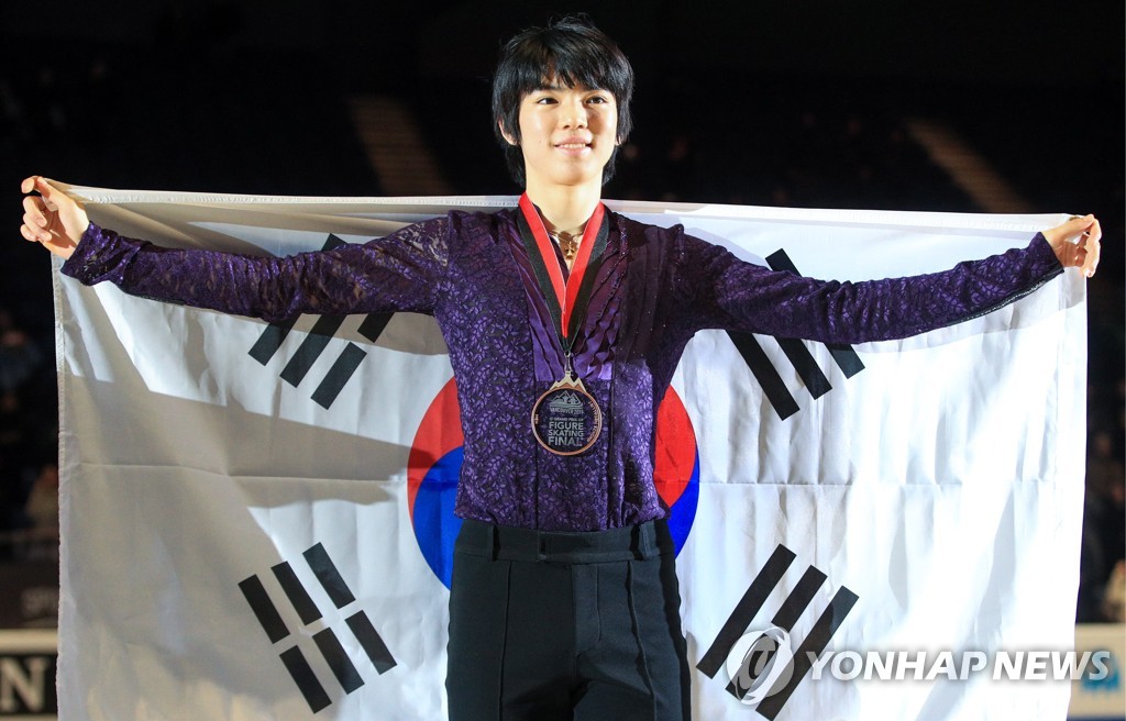 In this TASS photo, Cha Jun-hwan of South Korea celebrates his bronze medal won at the International Skating Union Grand Prix of Figure Skating Final at Doug Mitchell Thunderbird Sports Centre in Vancouver on Dec. 7, 2018. (Yonhap)