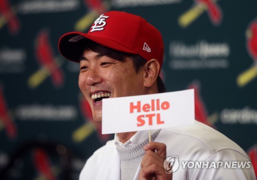 In this UPI photo, South Korean pitcher Kim Kwang-hyun holds up a sign during his introductory press conference with the St. Louis Cardinals at Busch Stadium in St. Louis on Dec. 17, 2019. (Yonhap)
