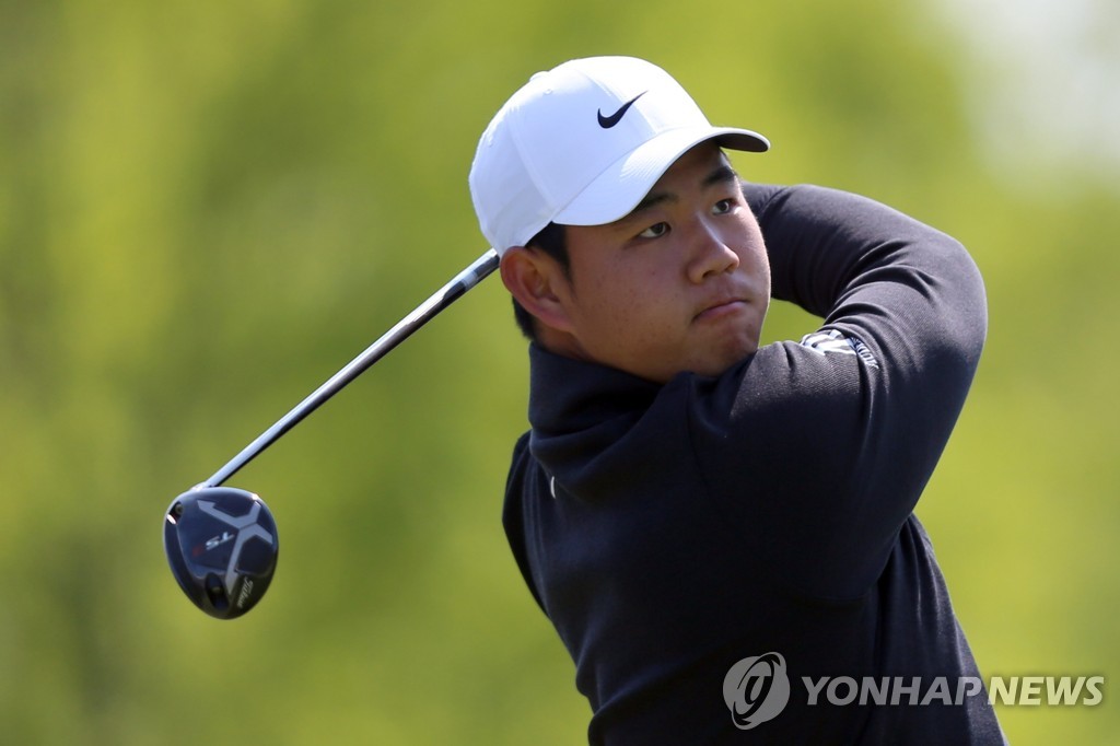 In this UPI photo, Kim Joo-hyung of South Korea tees off on the seventh hole during a practice round for the PGA Championship on the East Course at Oak Hill Country Club in Pittsford, New York, on May 17, 2023. (Yonhap)