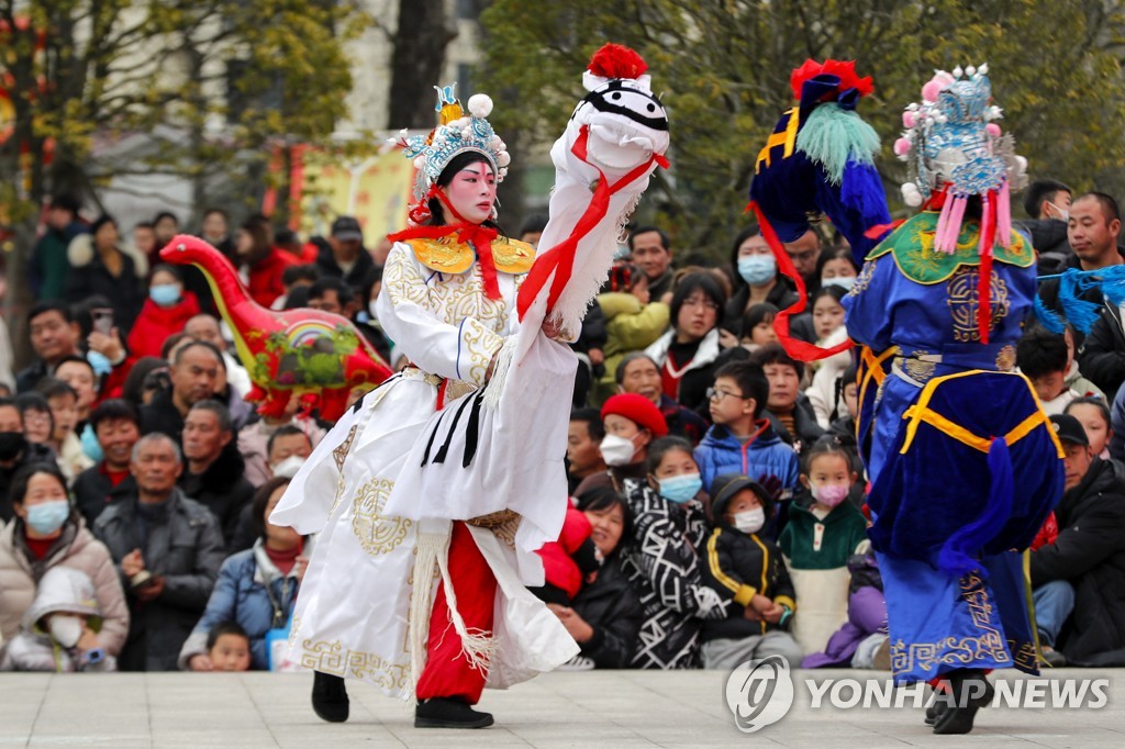 #CHINA-LANTERN FESTIVAL-FOLK ACTIVITIES (CN)