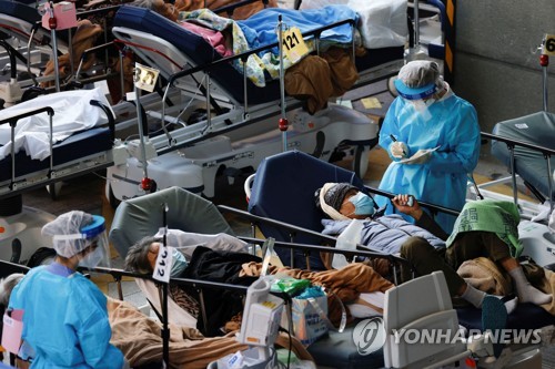 홍콩 사망자 급증에 영안실 부족…中 의료인력 3천~5천명 파견