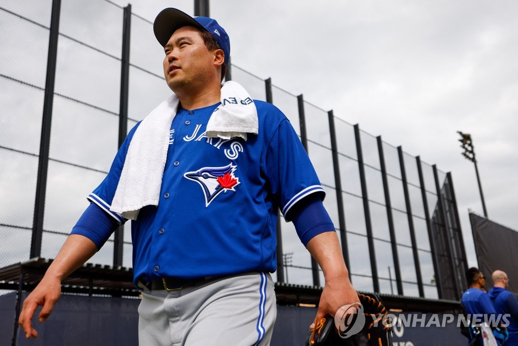 In this USA Today Sports photo via Reuters, Ryu Hyun-jin of the Toronto Blue Jays returns to the clubhouse after a bullpen session during spring training at the team's Player Development Complex in Dunedin, Florida, on March 16, 2022. (Yonhap)