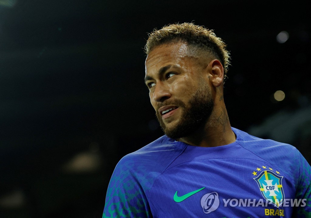 Neymar vestiu azul em amistoso contra a Tunísia em setembro
