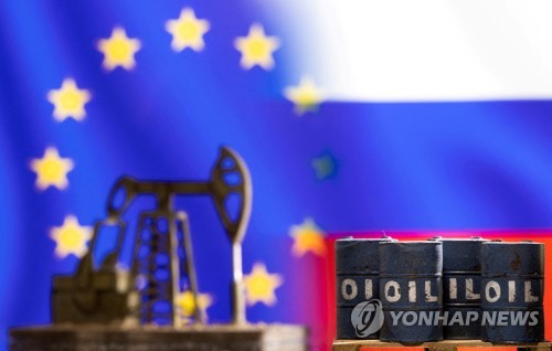 EU, 러 원유 상한액 배럴당 60달러 검토…브렌트유 70% 수준