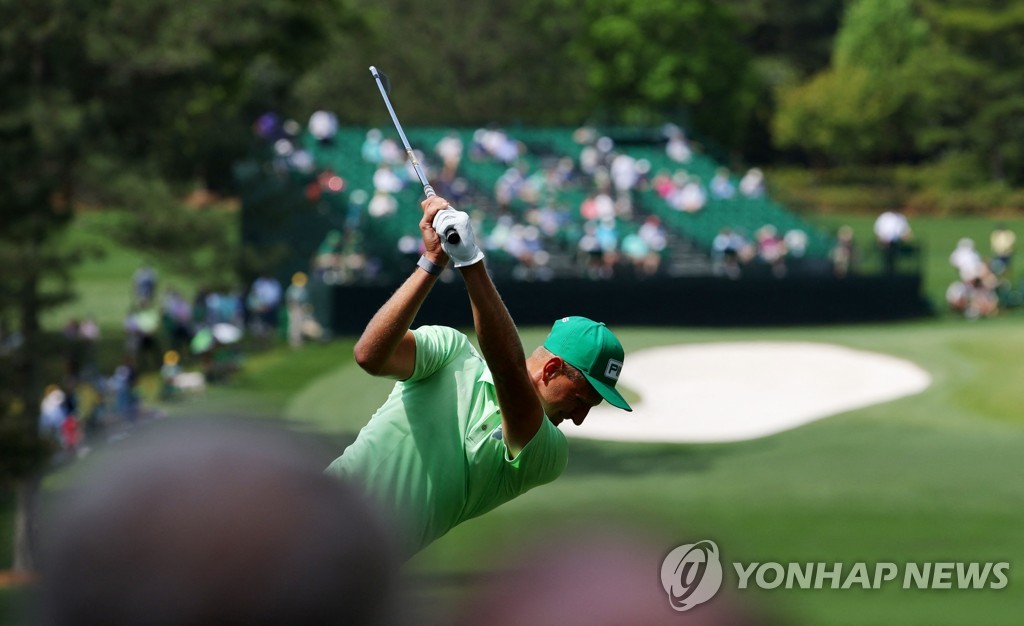 In this Reuters file photo from April 7, 2023, Adrian Meronk of Poland tees off on the fourth hole during the second round of the Masters at Augusta National Golf Club in Augusta, Georgia. (Yonhap)