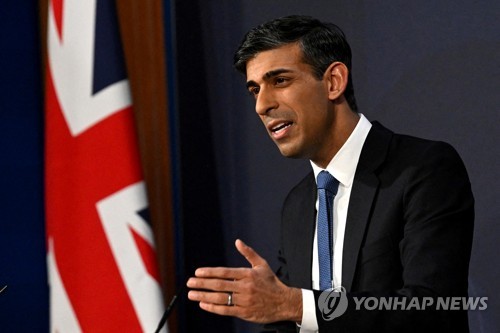 英법원, 난민 신청자 르완다 이송 제동…수낵 총리 "상고할 것"