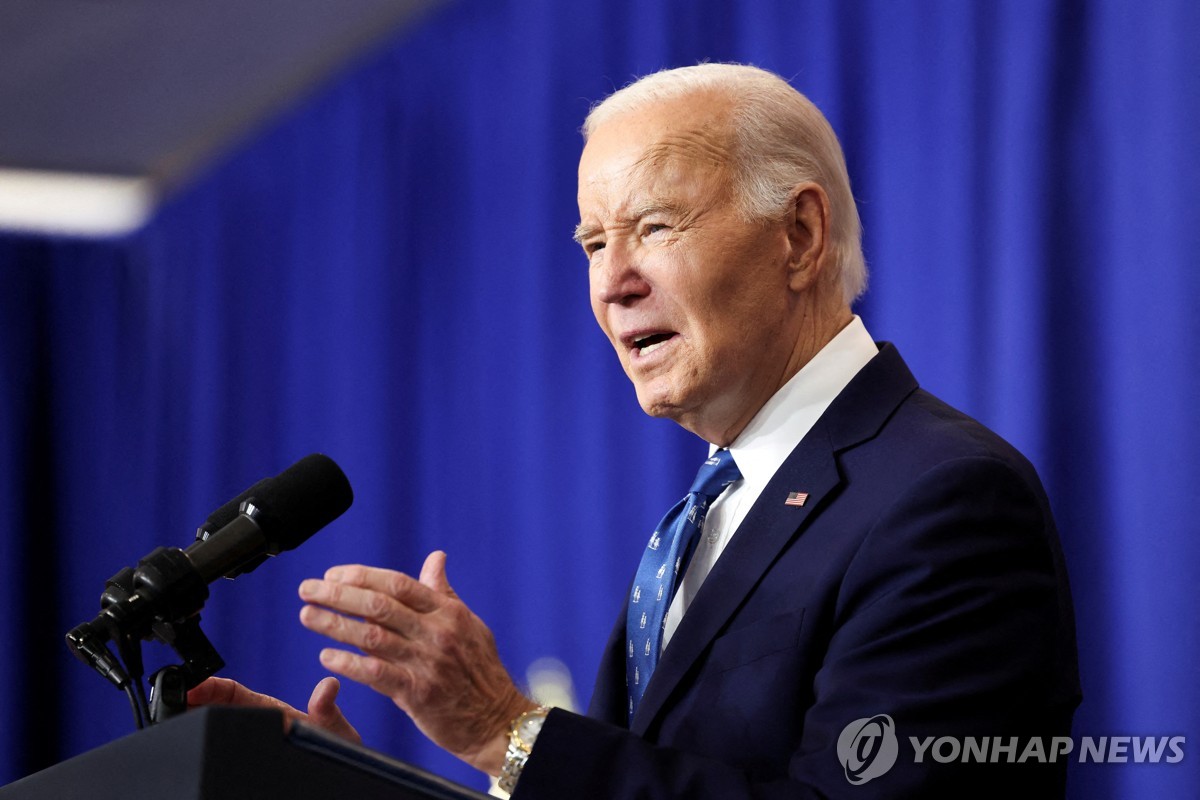 Esta foto de archivo, publicada por Reuters, muestra al presidente estadounidense Joe Biden hablando durante una visita al Departamento de Trabajo para un evento en honor a la historia laboral del país y a Frances Perkins, la secretaria de Trabajo estadounidense con más años de servicio, en Washington el 16 de diciembre de 2024. (Yonhap)