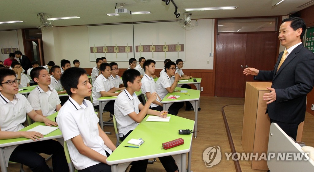 <진보교육감과 두발자유 외치던 고교생 재회> | 연합뉴스