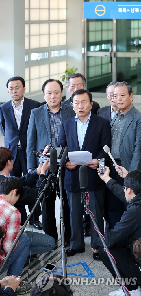 開城工業団地から韓国側関係者の撤収始まる 聯合ニュース