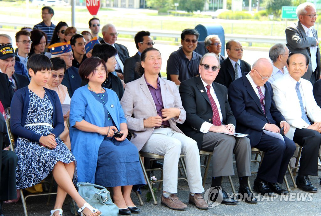 미국 2번째 일본군 위안부 소녀상 세운 조각가 부부