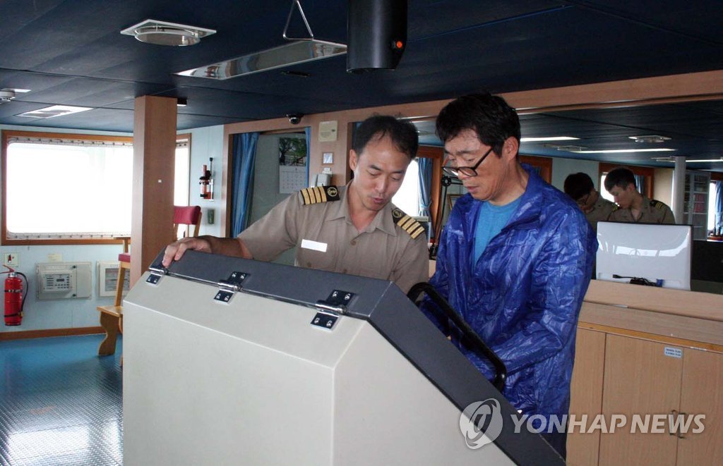 한국해양대 실습선 '선장 역할' 체험