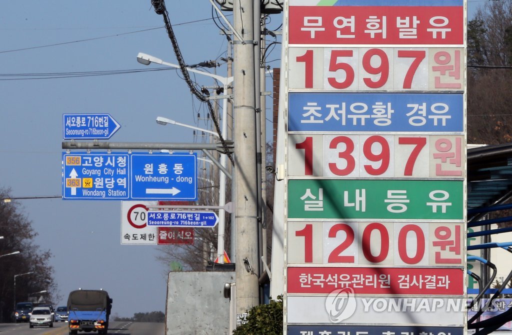 휘발유 공급가 60원 안팎 인하…소비자가는 글쎄 | 연합뉴스