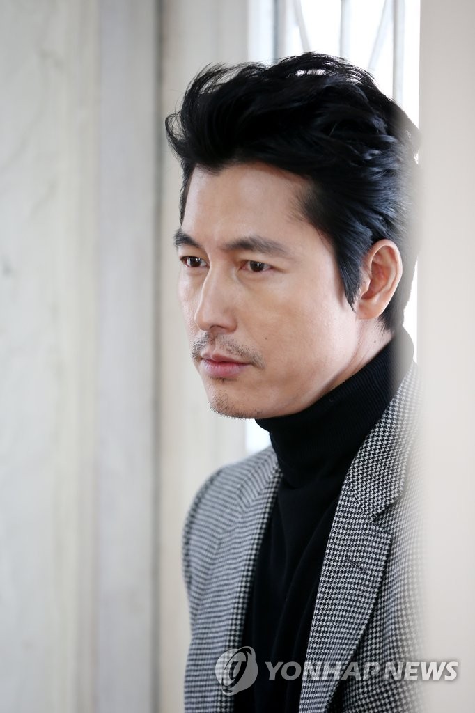 우수에 찬 눈빛 | 연합뉴스