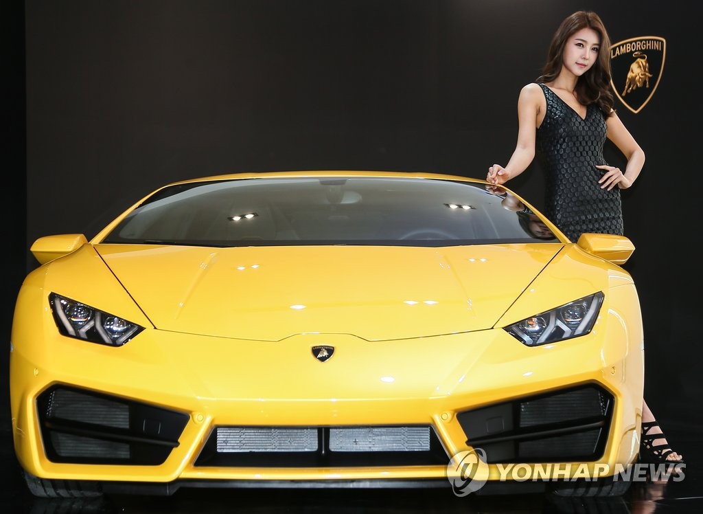 Lamborghini's new rear-wheel drive model debuts in S. Korea | Yonhap News  Agency