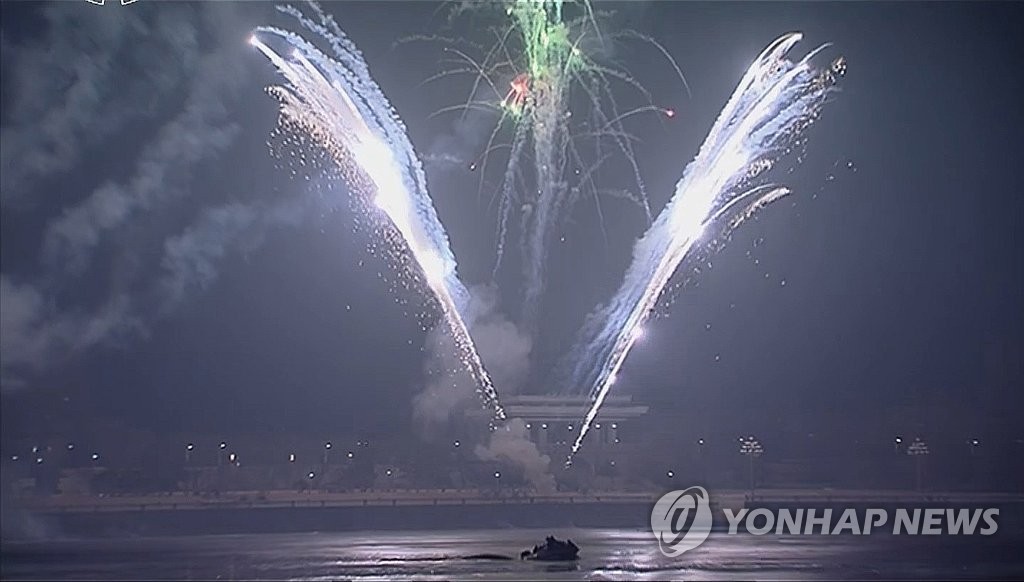 北朝鮮　花火大会で新年スタート